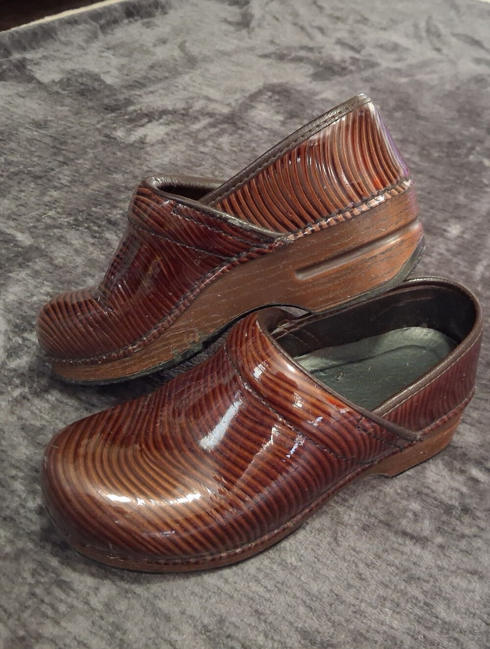 Dansko Brown Leather Slip-On Clogs Round Toe Womens Size 5.5